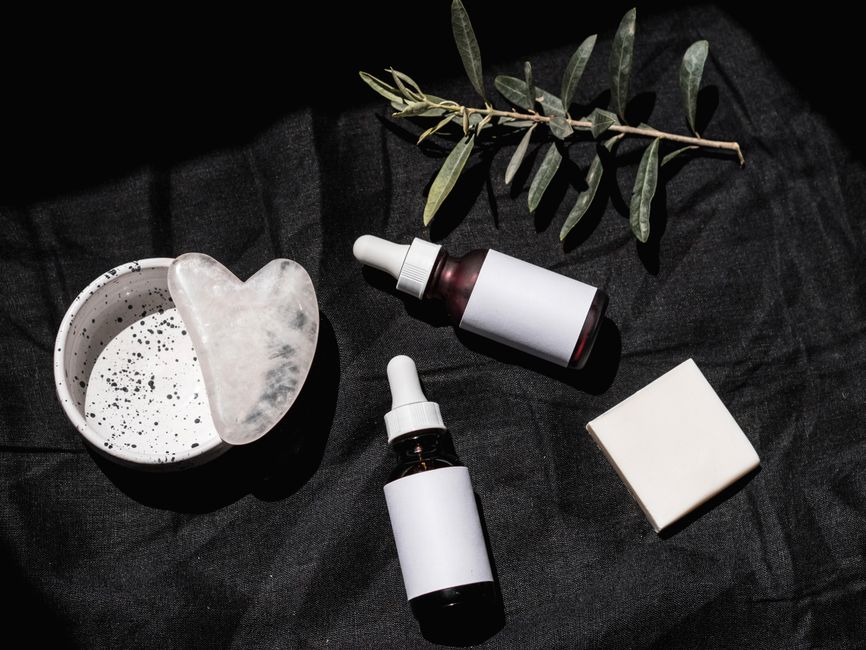 chăm sóc da mụn — chống nắng & phục hồi