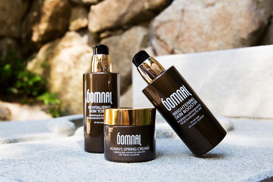 Sản phẩm kem chống nắng và serum dưỡng da