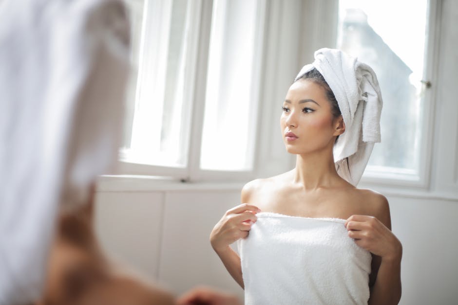 Quy trình chăm sóc da lưng hàng ngày với sữa tắm, kem dưỡng ẩm phù hợp