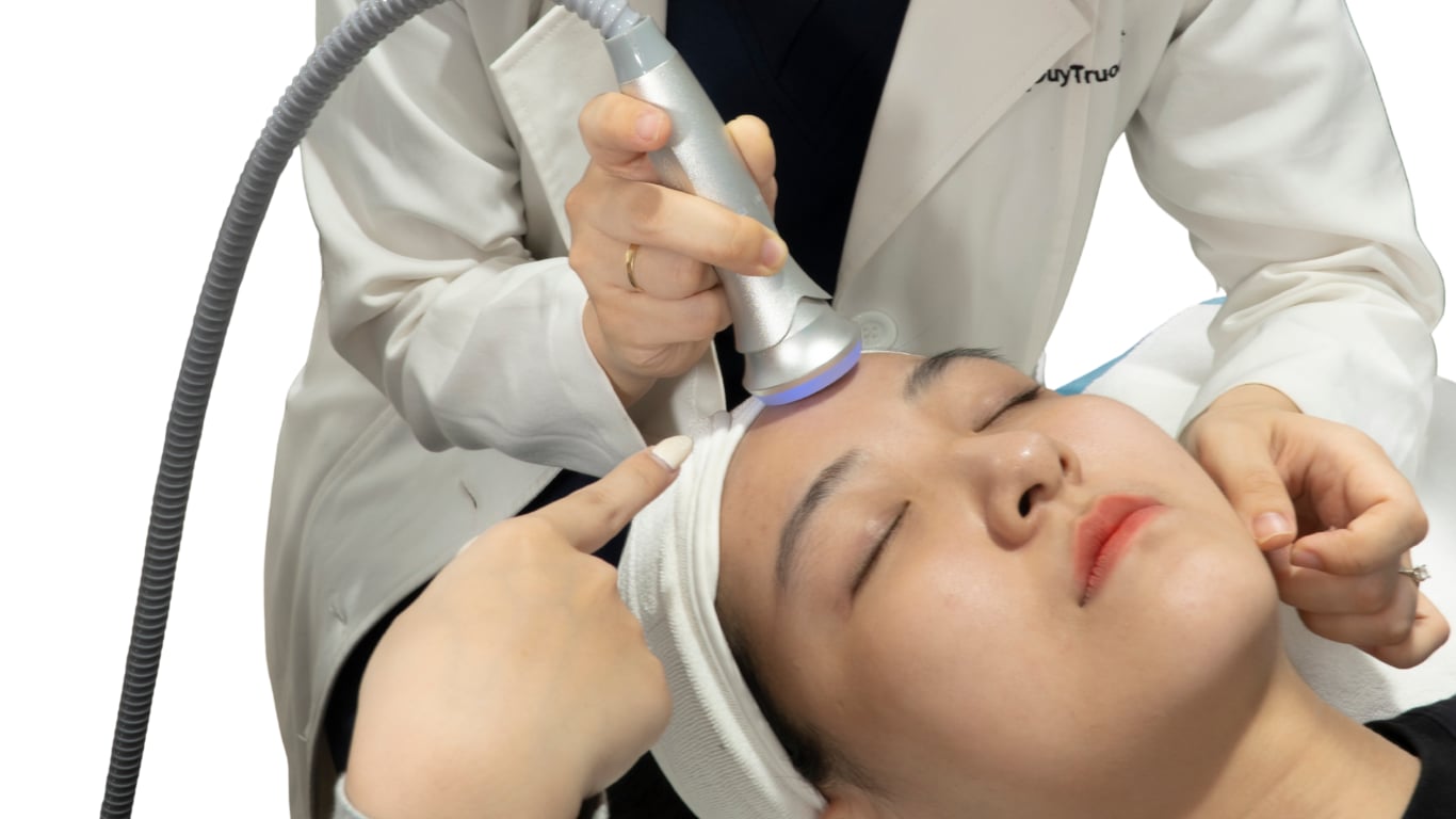 Quy trình 8 bước tại Federm Clinic — soi da AI đến phác đồ cá nhân hoá