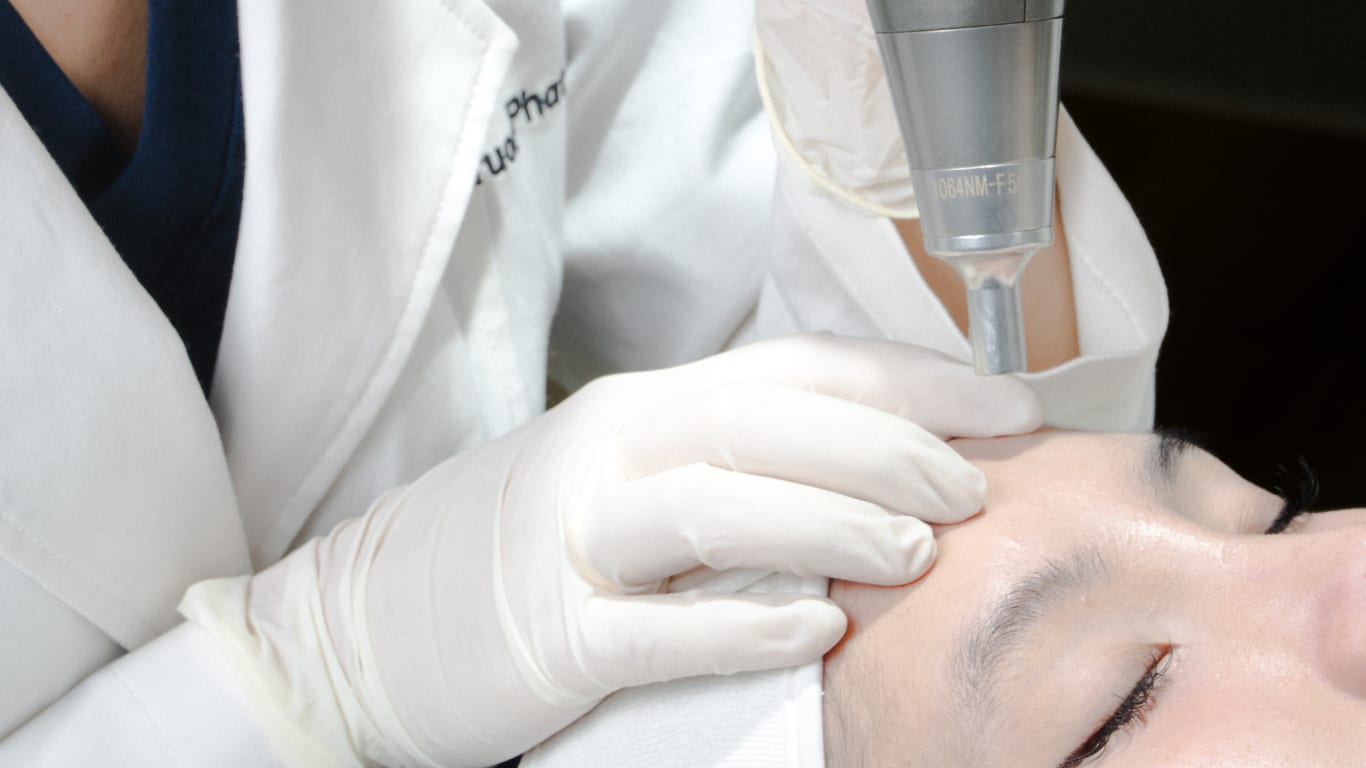 Laser Fractional CO2 Trẻ Hoá Nền Da